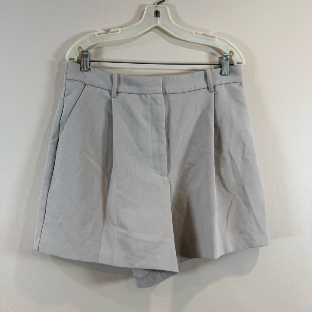 🔥Abercrombie & Fitch Women’s High-Rise Light Gray Dress Shorts Size L EUC 🔥